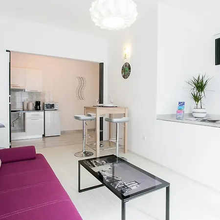 Apartment Apartment Purple Magic *