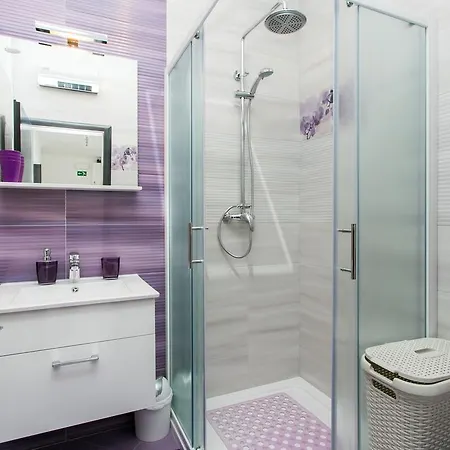 Apartment Purple Magic *