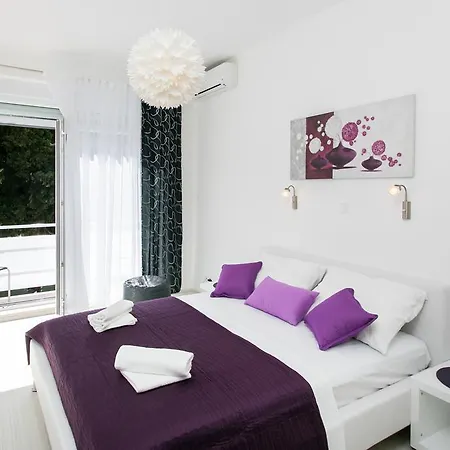 Apartment Purple Magic *
